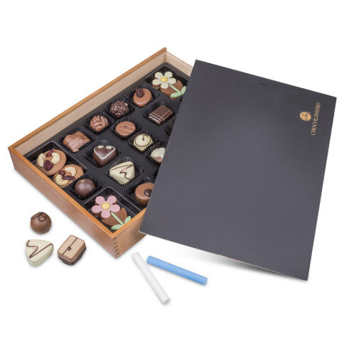 pralinkové kolekcia pre miláčika, darček pre miláčika, elegantný darček s odkazom, čokoládky v drevenej krabičke,