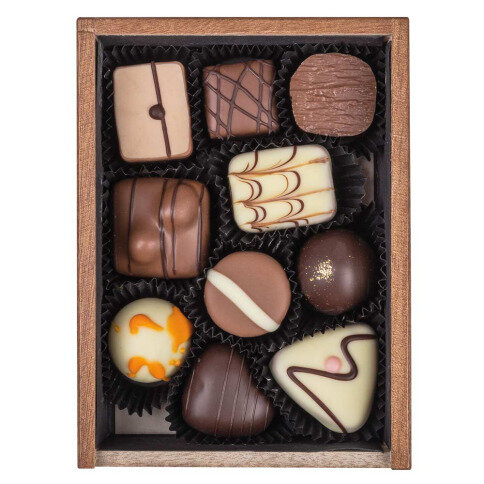 pralinky v drevených škatuľkách, luxusné vianočný darček, luxusné pralinky, firemné darčeky, vianočné darčeky s personalizáciou,