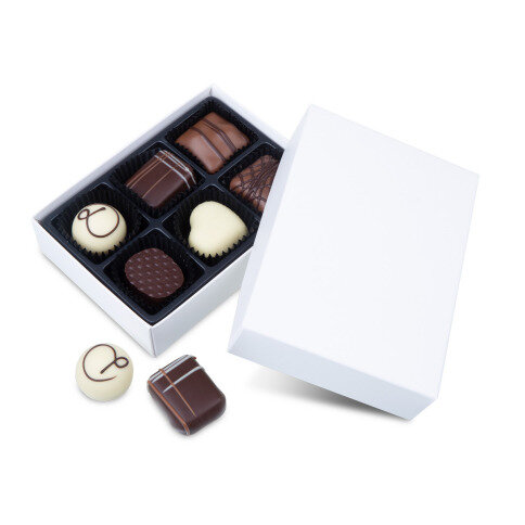 čokoládové pralinky, biela bonboniéra, belgická čokoláda ako darček, čokoládový darček, sladké prekvapenie