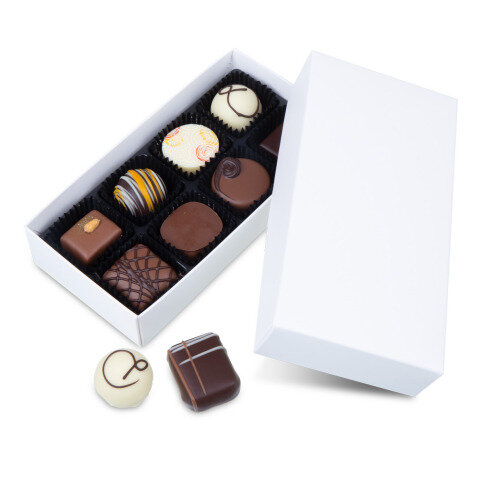 čokoládové pralinky, biela bonboniéra, belgická čokoláda ako darček, čokoládový darček, sladké prekvapenie