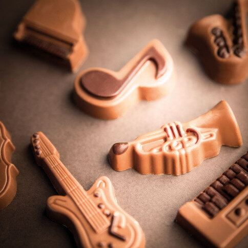 Darček pre muzikantov, darček pre hudobníkov, čokoládové hudobné nástroje, hudobné darček, čokoládové gigurky, originálne čokoládové figúrky