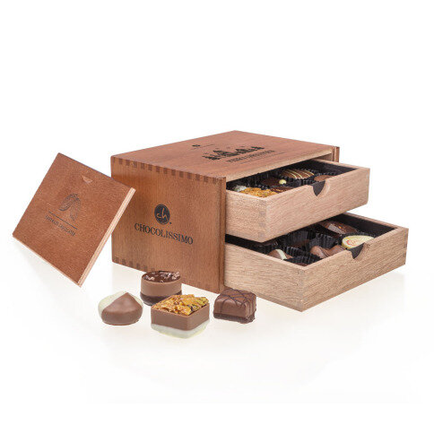 čokoládové pralinky v drevených škatuľkách, luxusný vianočný darček, luxusné pralinky, firemné darčeky, vianočné darčeky s personalizáciou, pralinky bez alkoholu