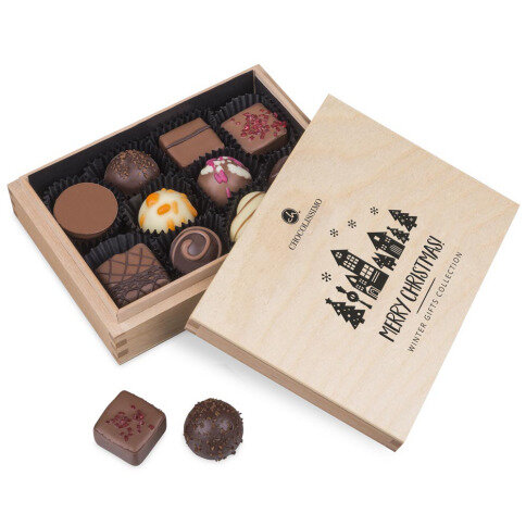 pralinky v drevených škatuľkách, luxusné vianočný darček, luxusné pralinky, firemné darčeky, vianočné darčeky s personalizáciou,