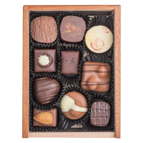 čokoláda, pralinky v drevených škatuľkách, luxusný vianočný darček, luxusné pralinky, firemné darčeky, vianočné darčeky s personalizáciou, pralinky bez alkoholu