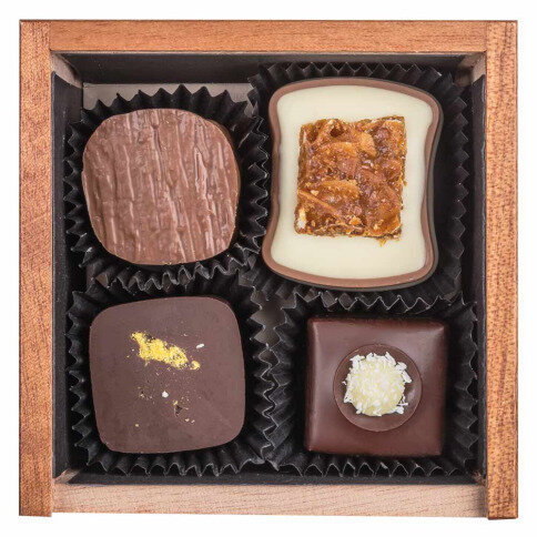 čokoláda, pralinky v drevených škatuľkách, luxusný vianočný darček, luxusné pralinky, firemné darčeky, vianočné darčeky s personalizáciou, pralinky bez alkoholu