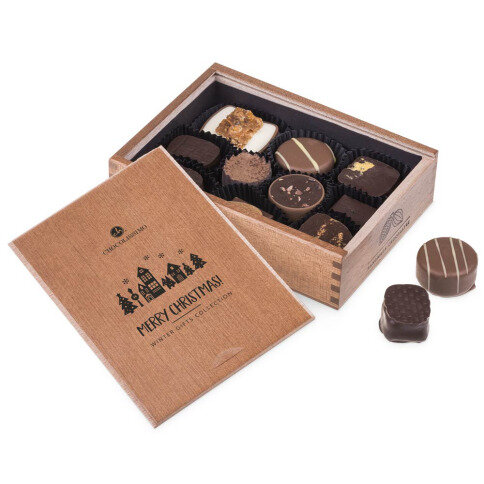 pralinky v drevených škatuľkách, luxusné vianočný darček, luxusné pralinky, firemné darčeky, vianočné darčeky s personalizáciou,