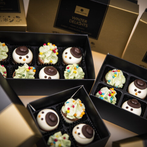 čokoládové pralinky na Vianoce, čokoládové figúrky, belgická bonboniéra, belgické pralinky, vianočné belgické pralinky, darček na Vianoce